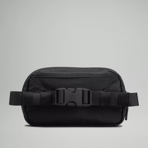NWT Lululemon Mini Belt Bag - Black - Picture 4 of 6